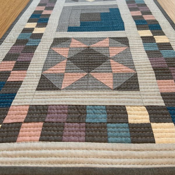 Free quilted table runner pattern using linen texture fabrics from Makower UK