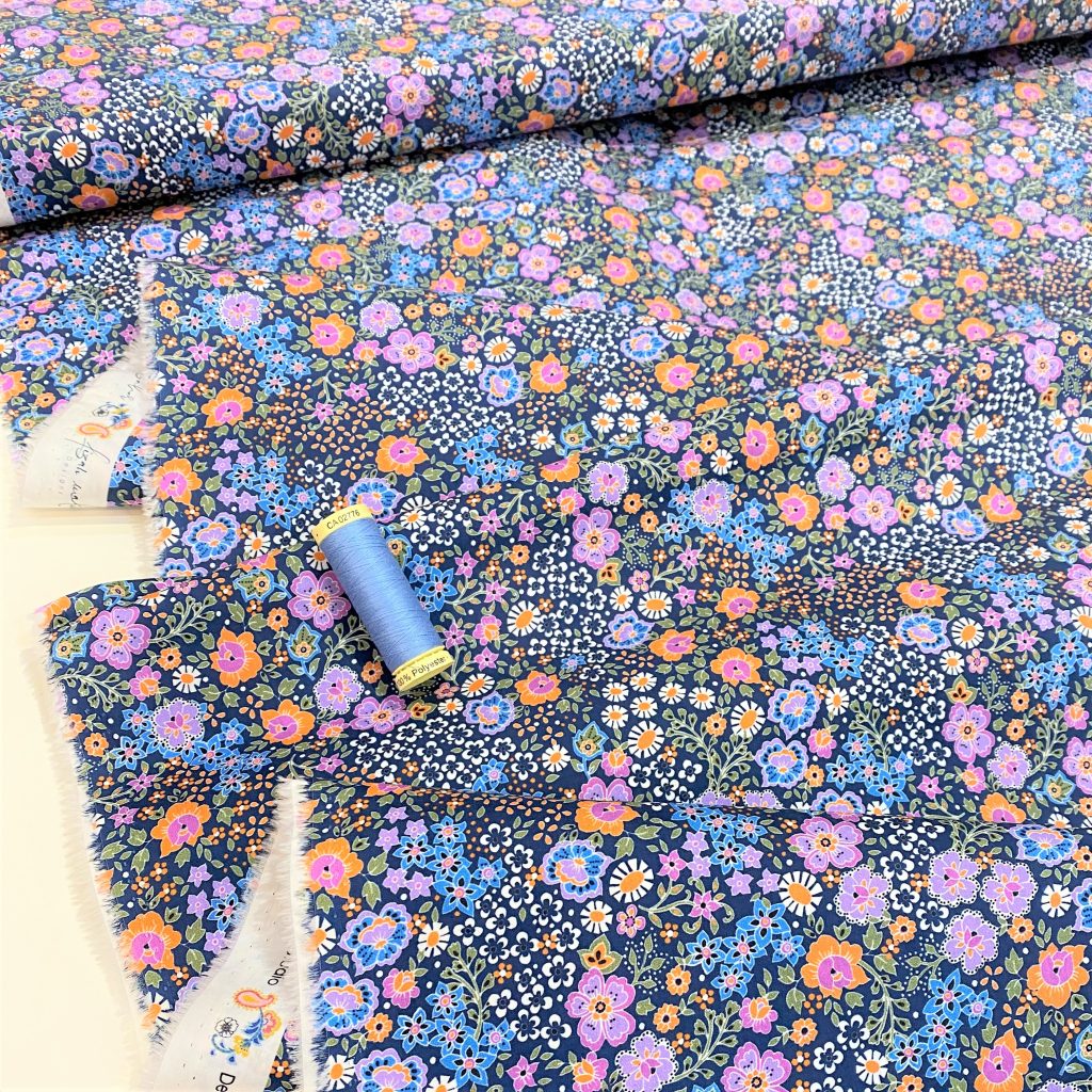 Dashwood Studio – Ace cotton lawn fabric – Bahar – lilac ditsy flowers ...