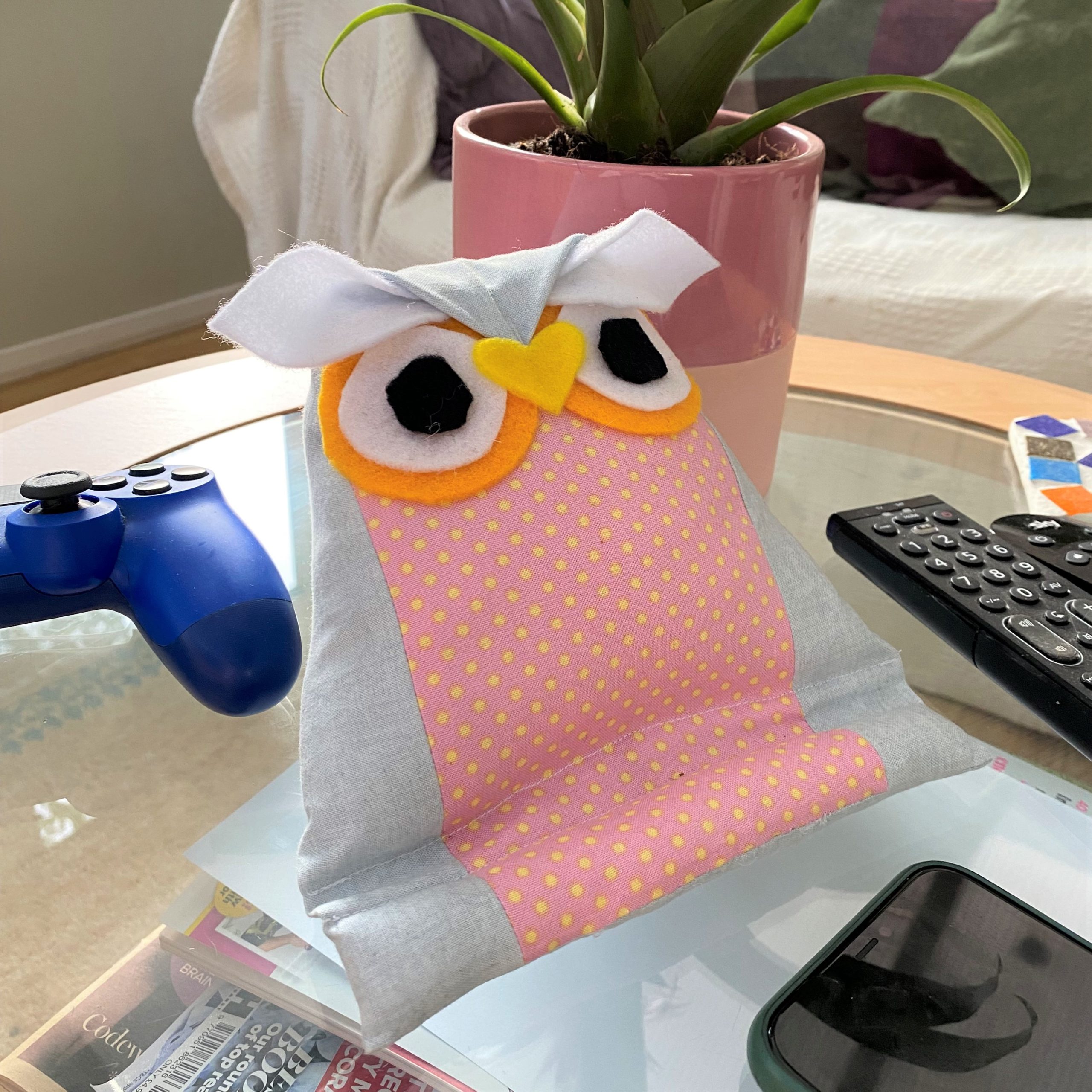 Owl tablet stand sewing pattern (1)